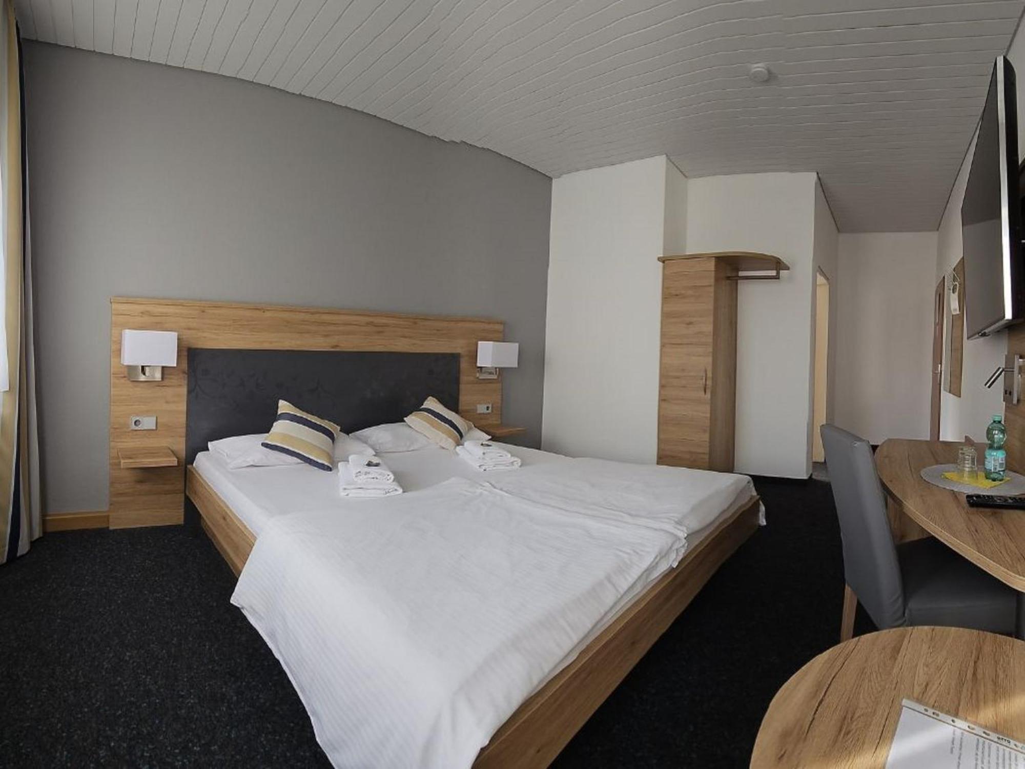 Hotel Hirsch Γκούνζμπουργκ Εξωτερικό φωτογραφία